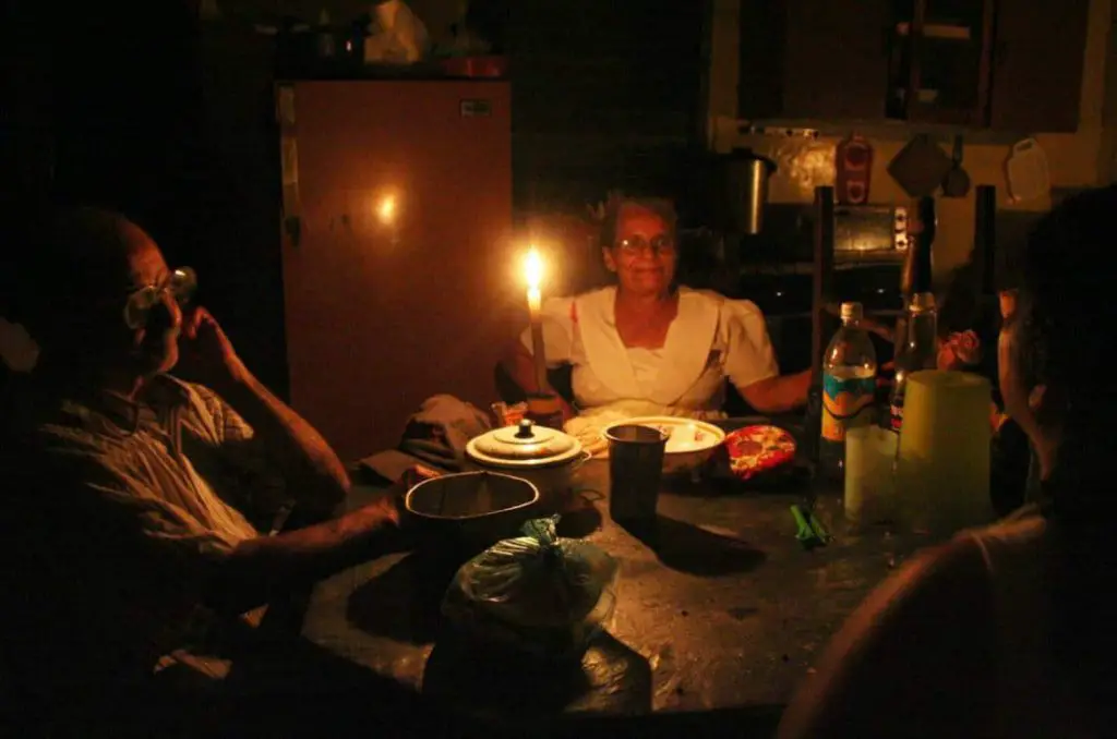 Unión Eléctrica de Cuba anuncia más apagones de hasta cuatro horas en el país por nuevas roturas en dos de sus centrales termoeléctricas más importantes