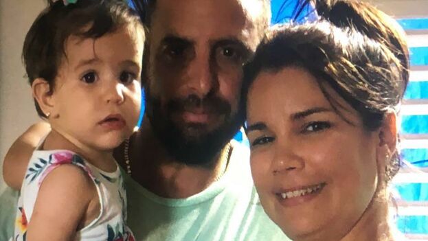padres niña vacuna Cuba
