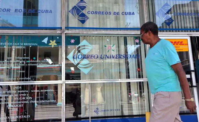 trabajadores Empresa Correos Cuba