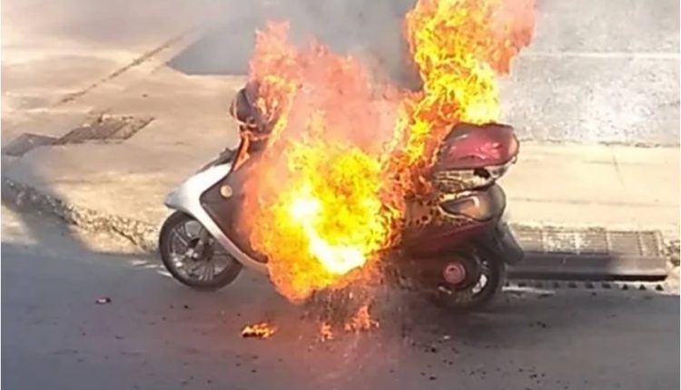 Gobierno cubano revela que casi 500 motos eléctricas explotaron en el país durante el pasado año