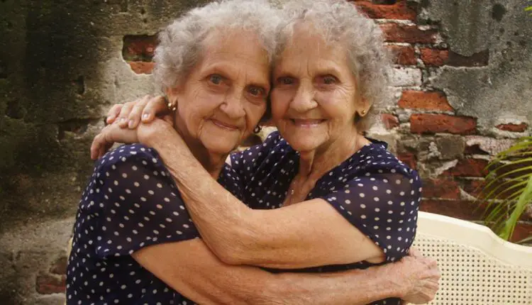 abuelitas gemelas cubanas