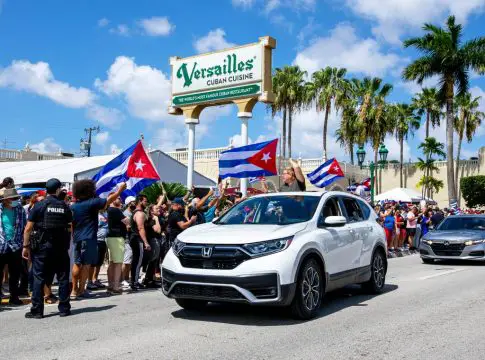 ¿Viven o sobreviven los cubanos con el alto costo de la vida en Miami?