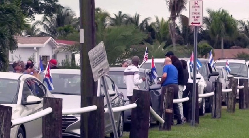 cubanos caravana Miami