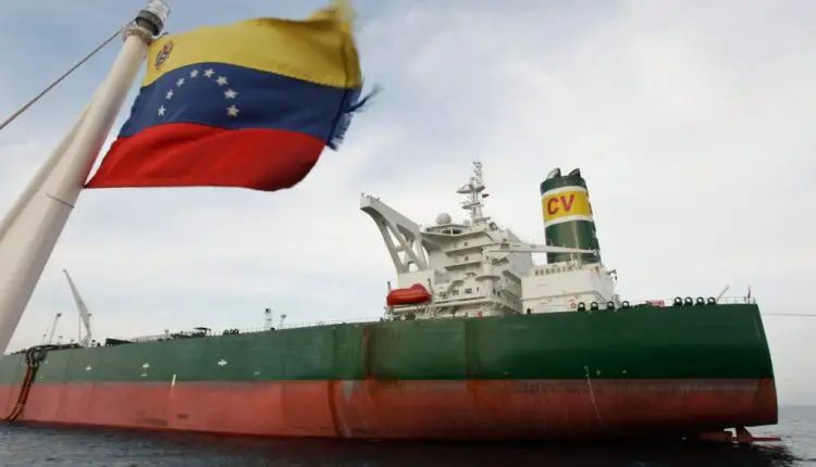 Venezuela incrementa envío de petróleo a Cuba