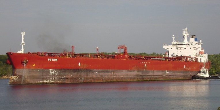 barco petrolero Petion