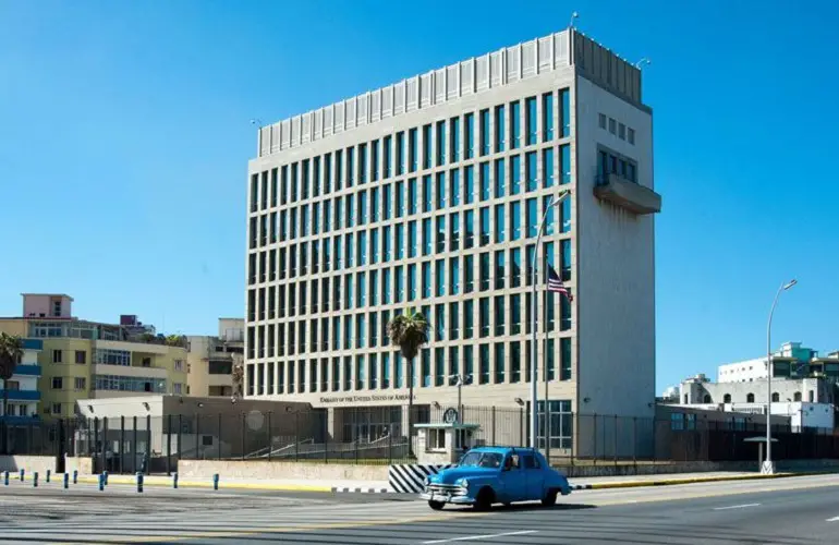 Embajada de EEUU en La Habana abre convocatoria de varios empleos para cubanos
