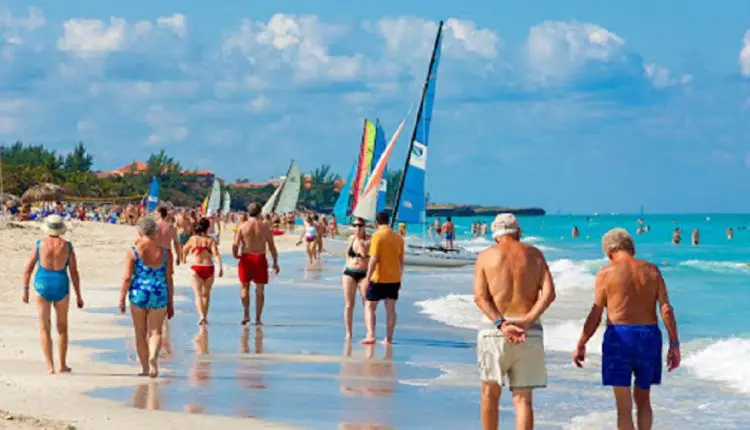 Gobierno cubano informa que más de 24 mil turistas se encuentran alojados en Varadero a pesar del coronavirus