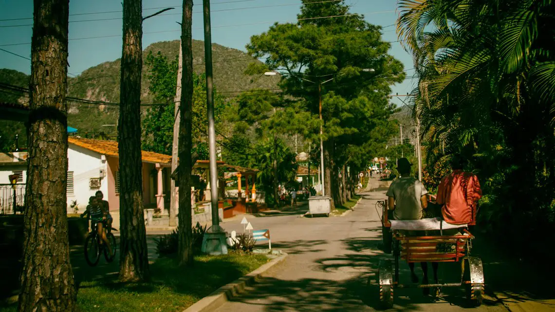 Sin turistas y con los negocios cerrados, el poblado de Viñales se hunde en la crisis