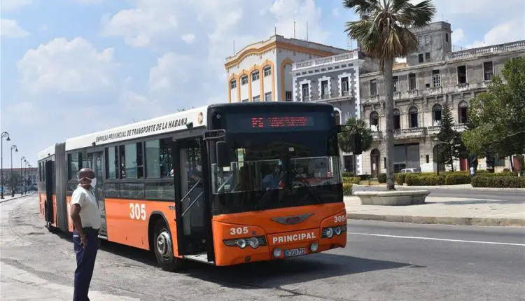 Gobierno cubano paraliza todo el transporte publico en el país desde el sabado