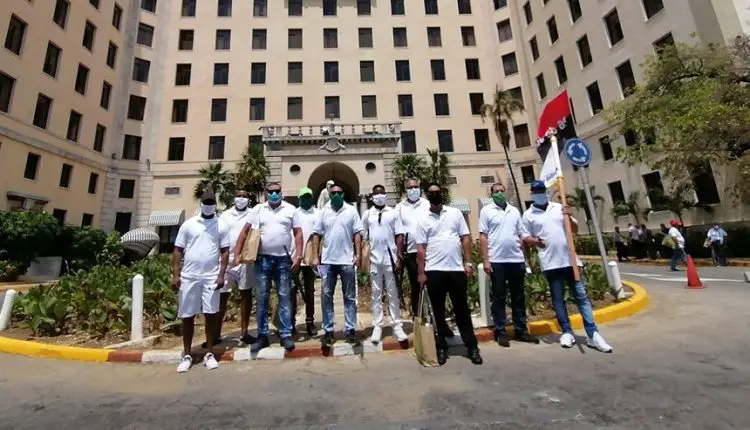 Trabajadores de hoteles en Cuba son incorporados a trabajar en hospitales para pacientes con coronavirus