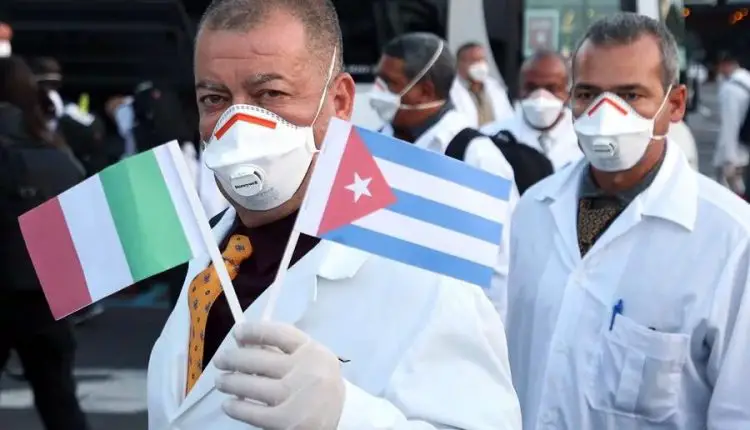 Diarios italianos critican labor de médicos cubanos en ese país contra el coronavirus