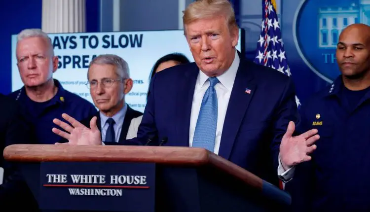 Donald Trump deja claro que será él quien decida cuándo relajar las medidas de distanciamiento en la nación