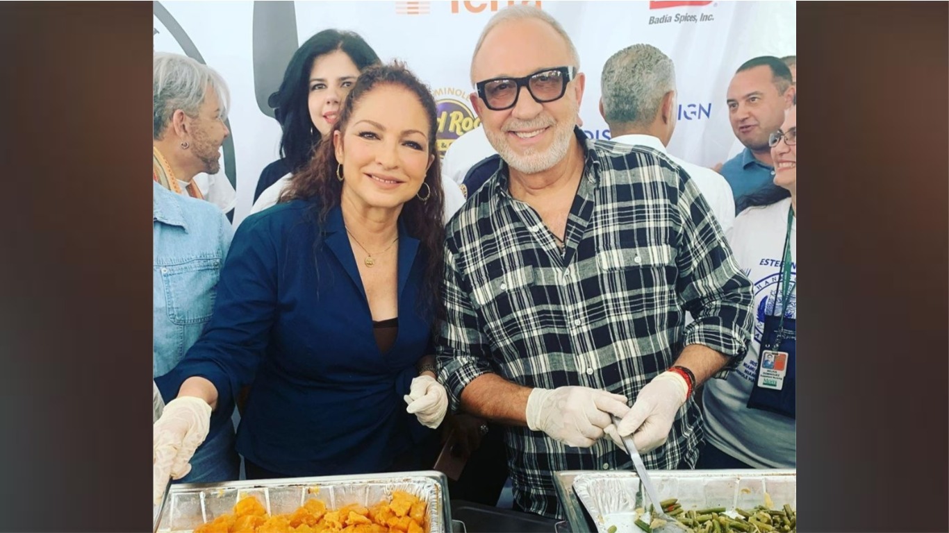 Gloria y Emilio Estefan regalarán 500 comidas diarias a médicos, bomberos y policías en Miami
