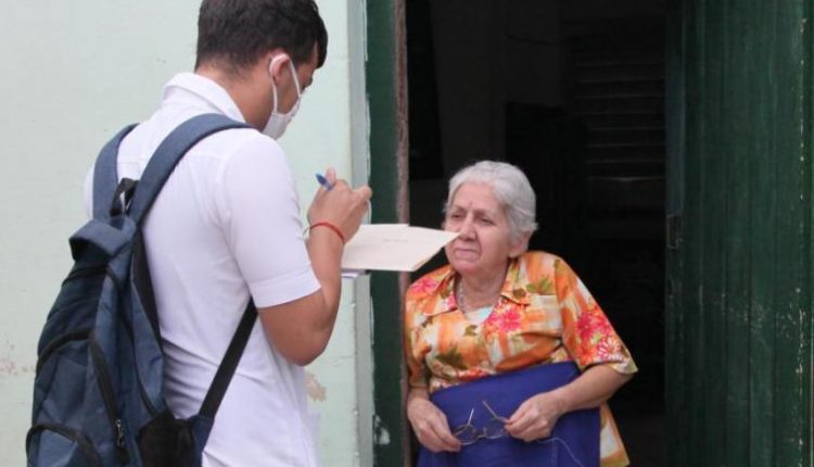 Haciéndose pasar por doctores, tres cubanos roban 7500 dólares a una anciana en Bayamo