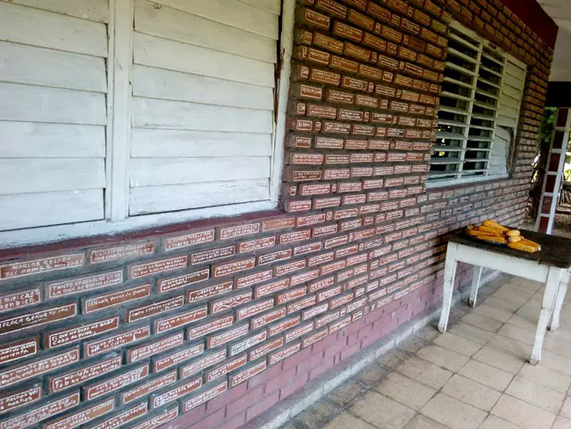 Conoces la casa en cubana con más de 1000 refranes en su fachada