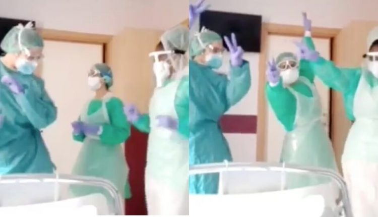 Enfermera cubana en España pone a bailar a sus compañeras del hospital al ritmo de Celia Cruz