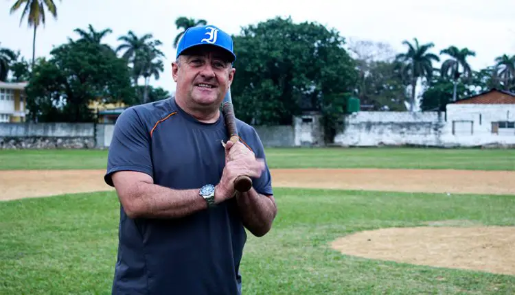 Hoy cumple 56 años el estelar ex pelotero cubano Javier Mendez