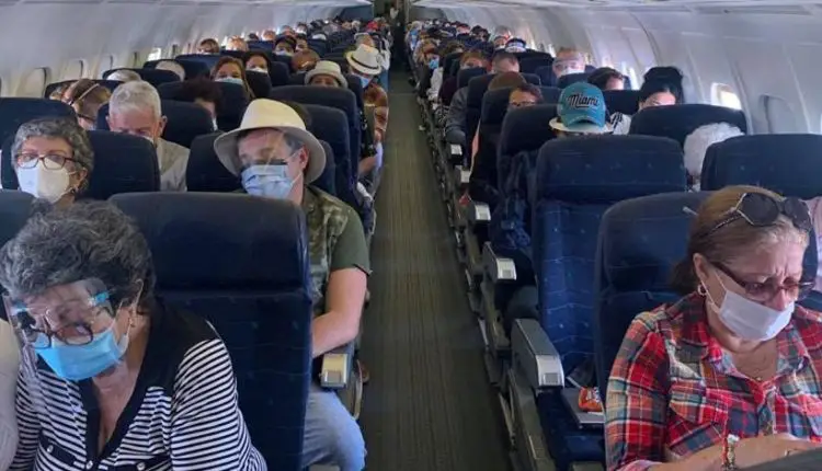 Regresan en vuelo desde Miami a La Habana cubanos varados en EEUU por el coronavirus