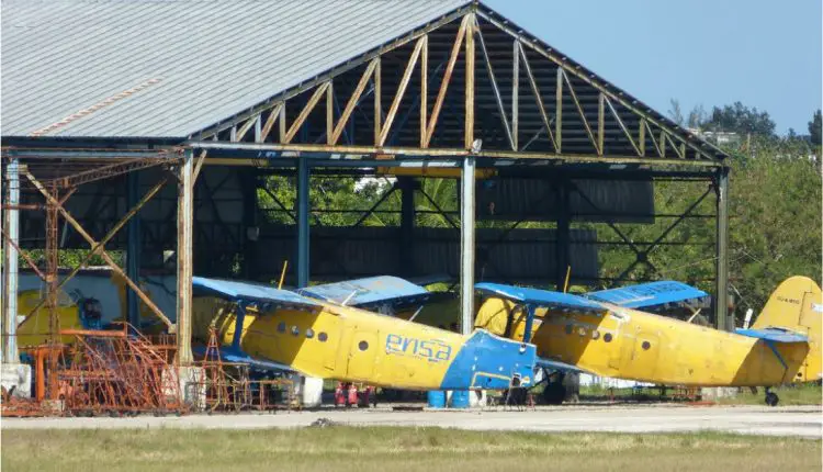 Gobierno cubano comienza a ensamblar viejos aviones rusos An-2 para el turismo y la agricultura