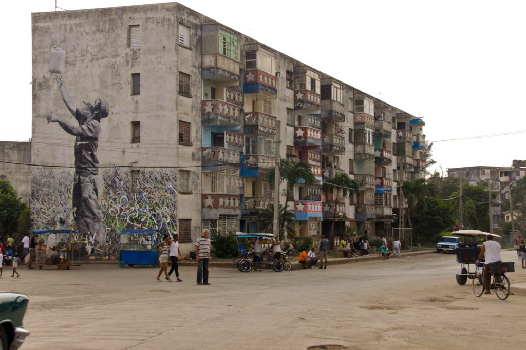 Edificios de microbrigada, el invento de Fidel para resolver el problema de la vivienda en Cuba