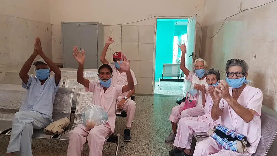 Dan el alta médica a otros 11 abuelitos del hogar de ancianos de Santa Clara recuperados del coronavirus