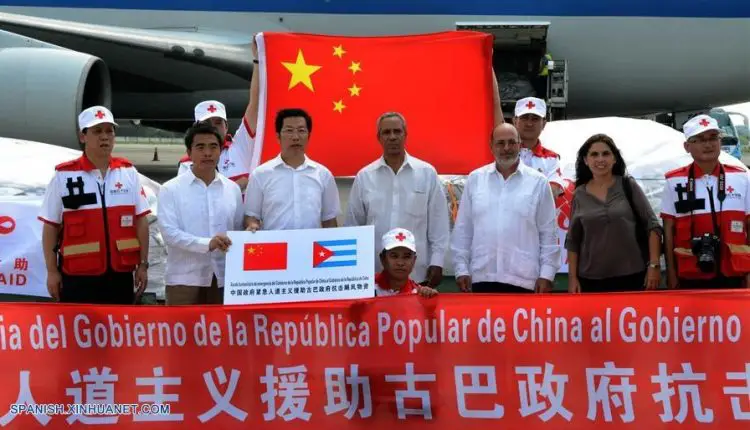 Llega a Cuba avión con 17 toneladas de equipamiento médico donados por China