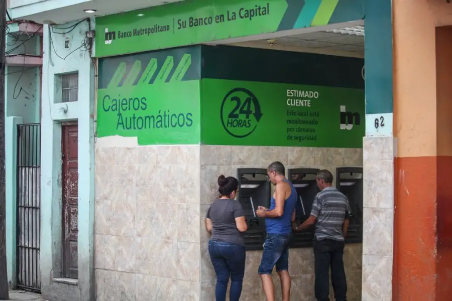 Prensa oficialista denuncia que en La Habana hay diariamente casi 80 cajeros fuera de servicio y otros muchos sin dinero disponible