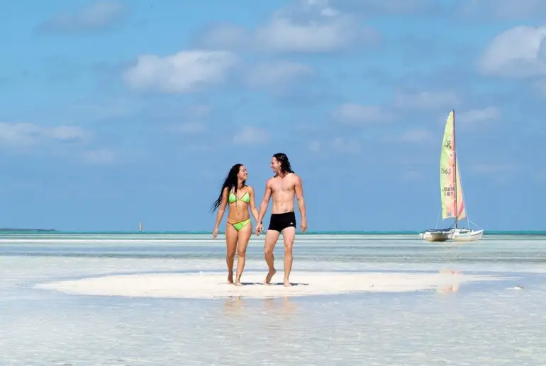 En estas 7 playas cubanas pensarás que te bañas en una piscina