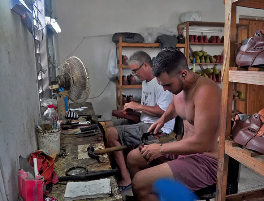Los zapateros 'artesanos' resisten Cubanet