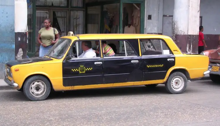 ¿Sabías que Cuba cuenta con su propia limusina y son de la marca rusa Lada?