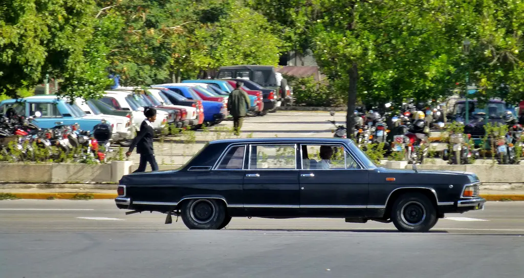 Estas limusinas pertenecieron a Fidel Castro y hoy son taxis para turistas en La Habana