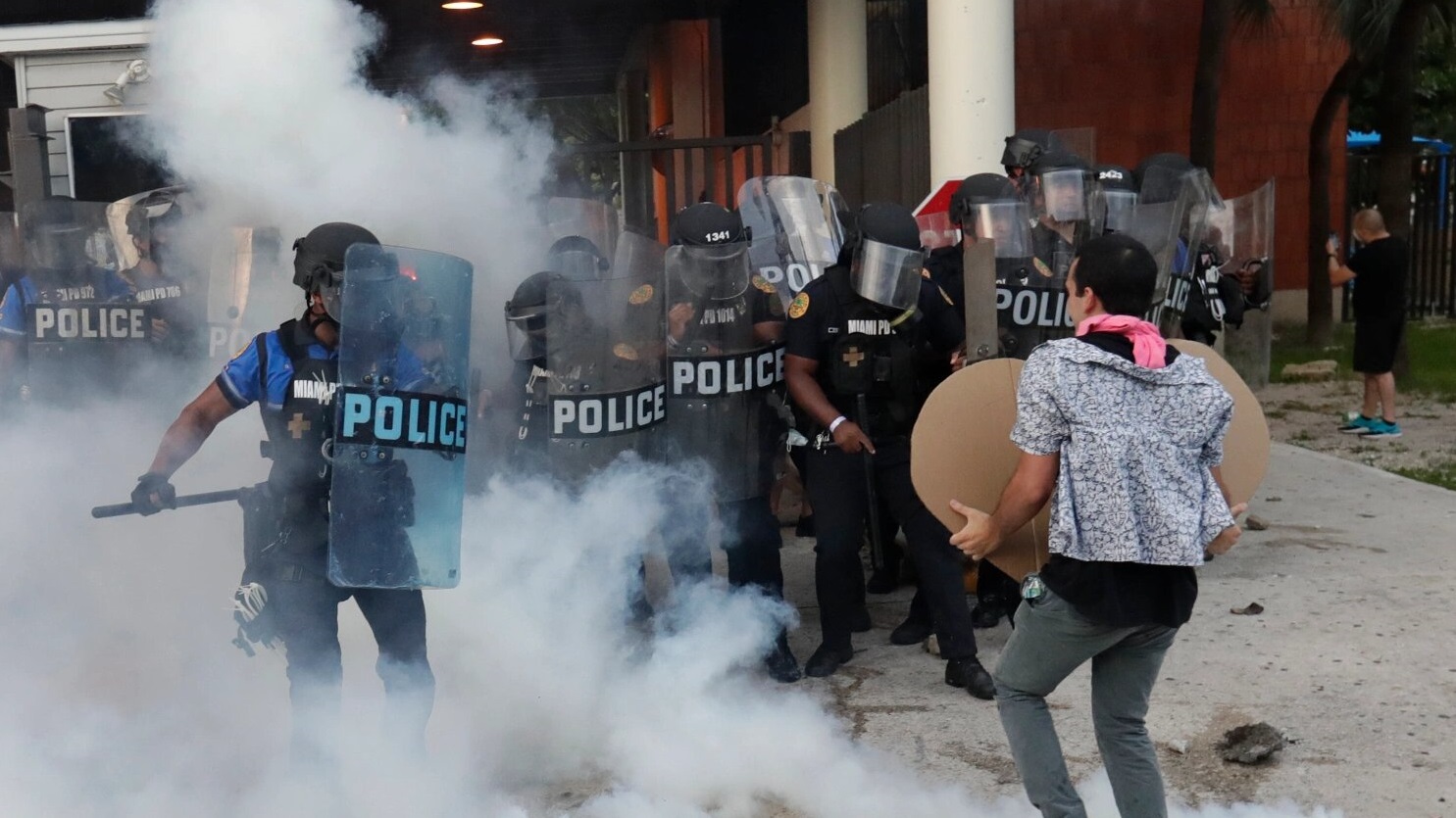 FBI investiga si detrás de las protestas en Florida hay agitadores con vínculos en Cuba