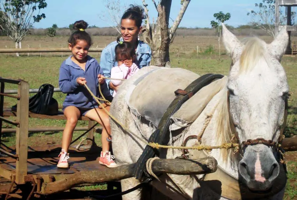 San Narciso de Álvarez, un pueblo cubano en el que no se quieren quedar ni los muertos