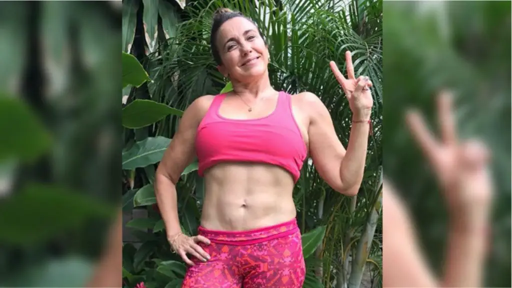 Actriz cubana Tahimí Alvariño presume de sus abdominales de acero con 51 años