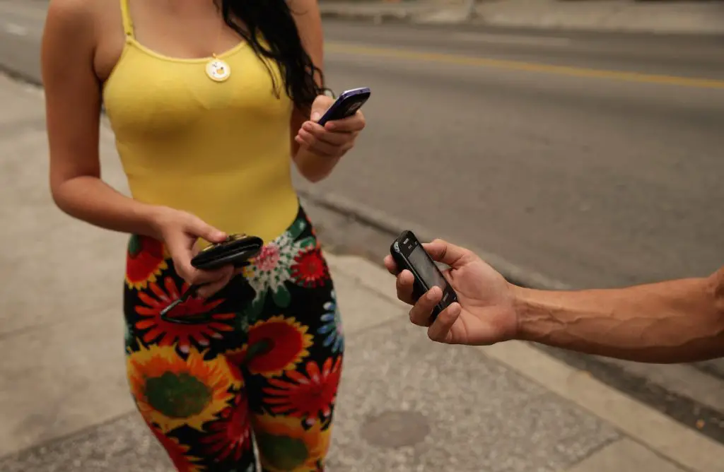 Jineterismo virtual, una moda en Cuba en tiempos de Internet móvil