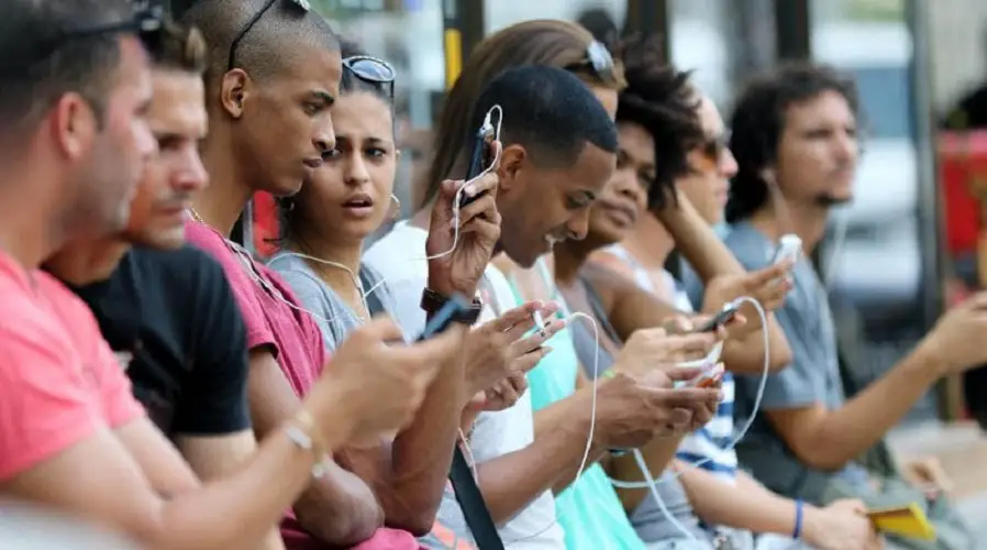 El internet se convierte en la nueva plaza del mercado negro en Cuba