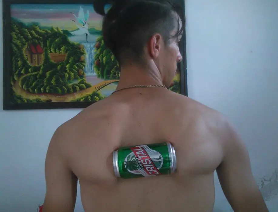 Este cubano quiere ser reconocido por los Récords Guinness como el aplasta latas humano