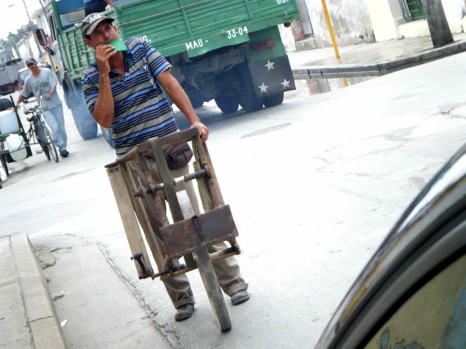 Amoladores de cuchillos y tijeras, un oficio cubano único en el mundo