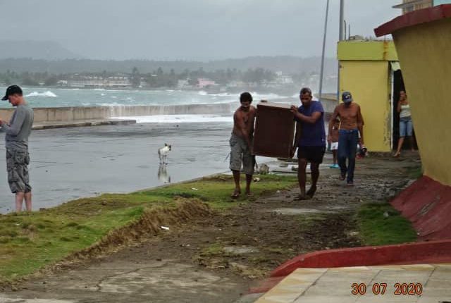 Huracán Isaías provoca inundaciones en poblados del oriente de Cuba