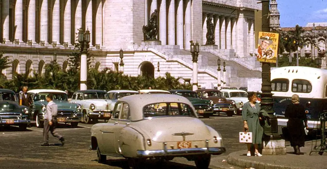 ¿Sabías que Cuba llegó a ser el sexto país del mundo con más automóviles por habitante?