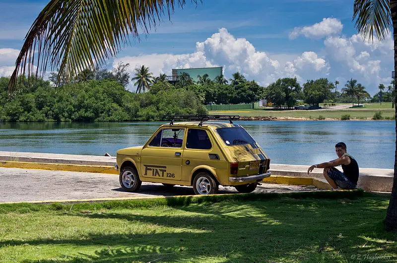 El "polaquito", un carro del tamaño de un refrigerador que supera los miles de dólares en Cuba