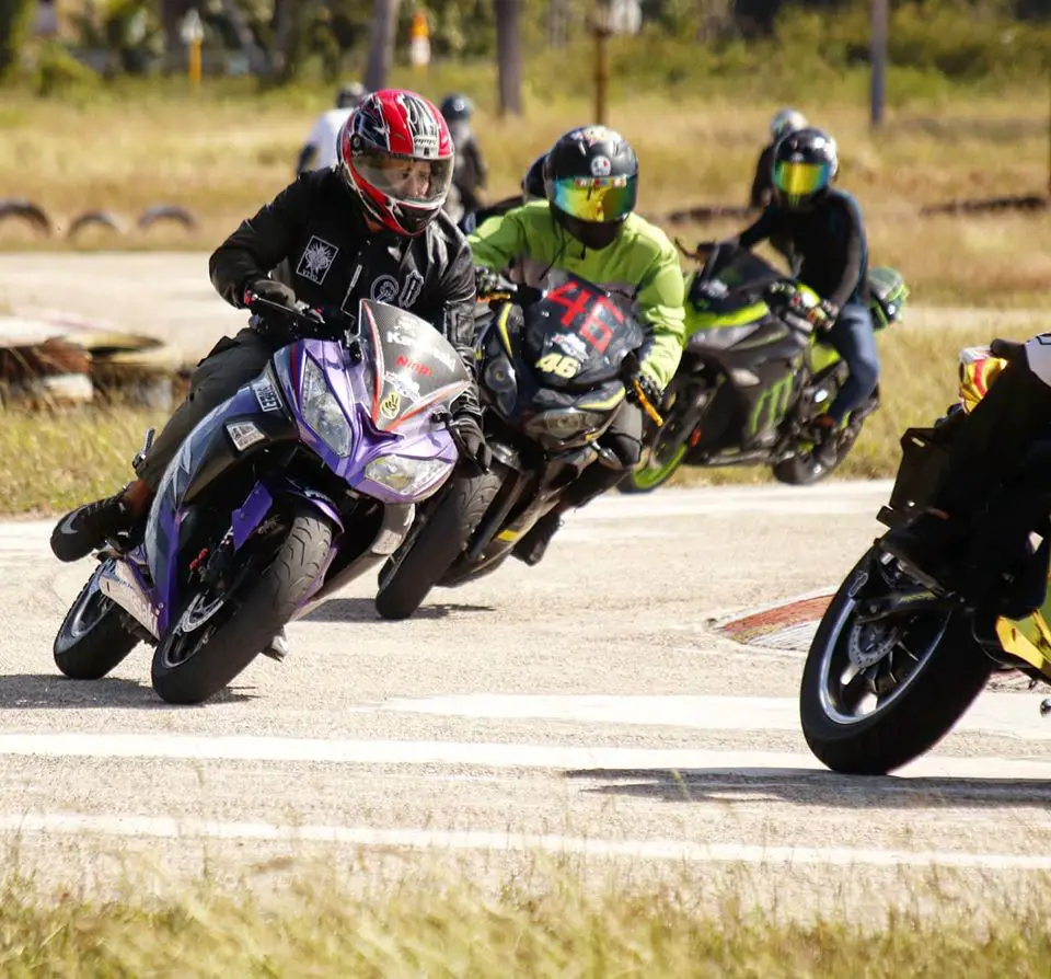 Las motorinas eléctricas son "transformadas" para hacer carreras clandestinas en Cuba