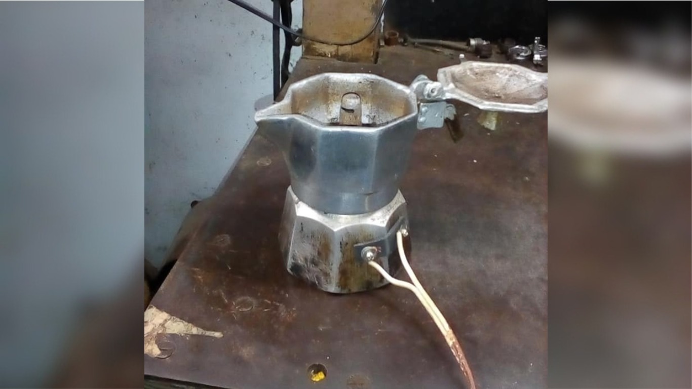 Invento criollo!! Cubano crea una cafetera eléctrica a partir de una cafetera italiana