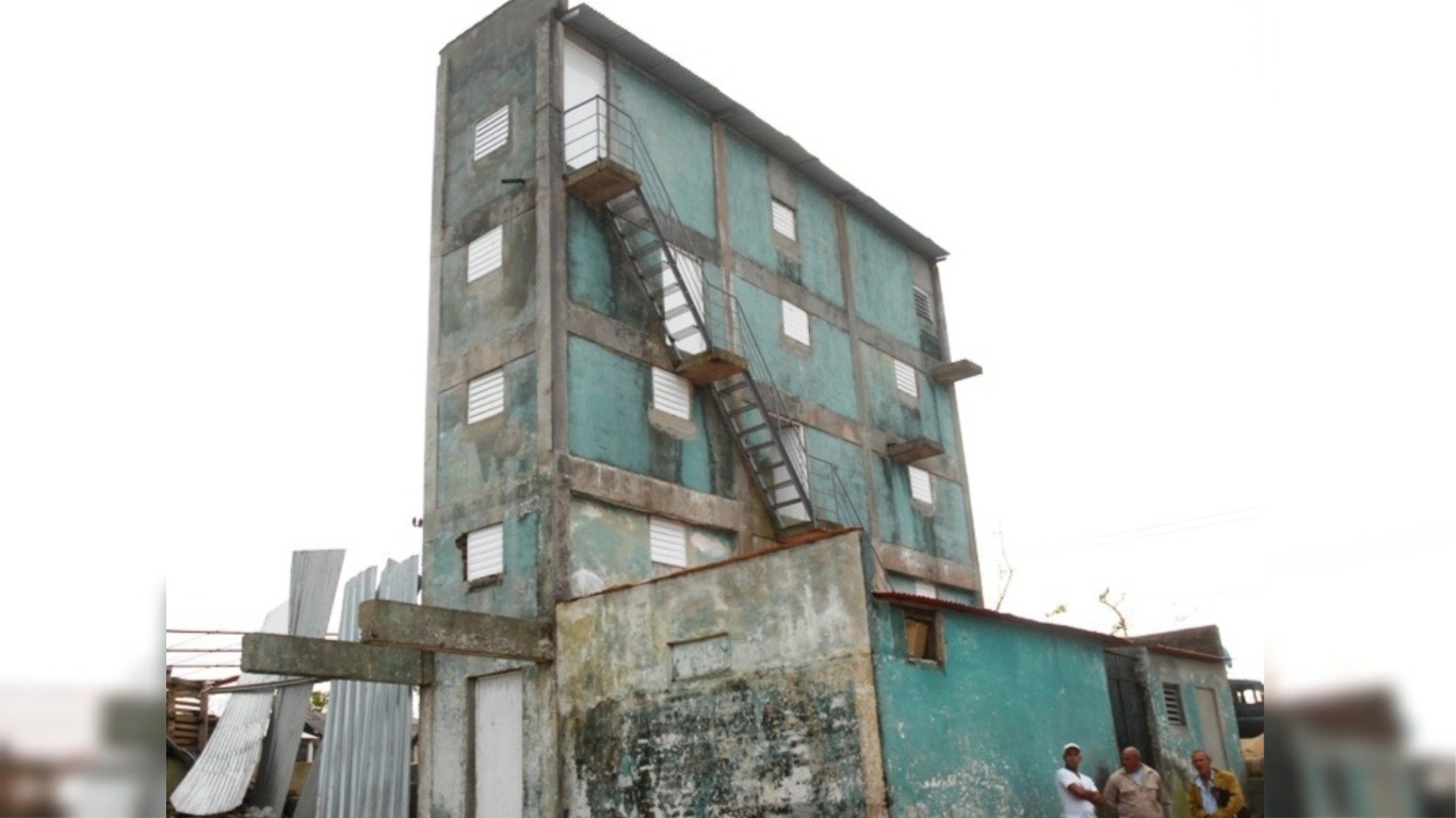Este es el edificio más estrecho de Cuba y uno de las más estrechos del mundo