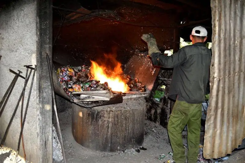 Fundiciones de aluminio, las rústicas fábricas en Cuba que ponen en riesgo la vida de sus trabajadores