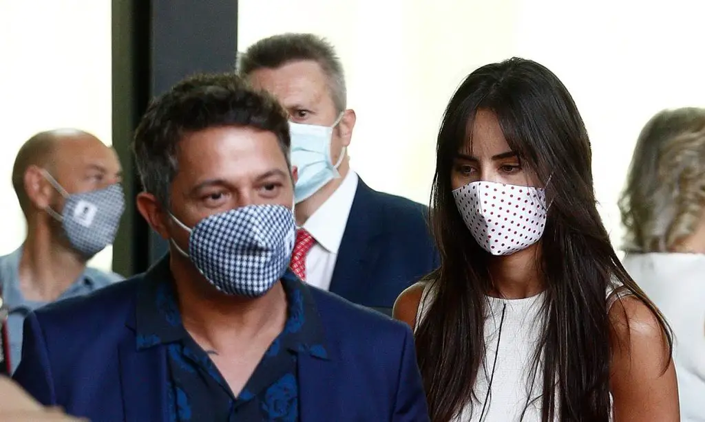 Alejandro Sanz y su novia cubana Rachel Valdés se dejan ver juntos en publico por primera vez