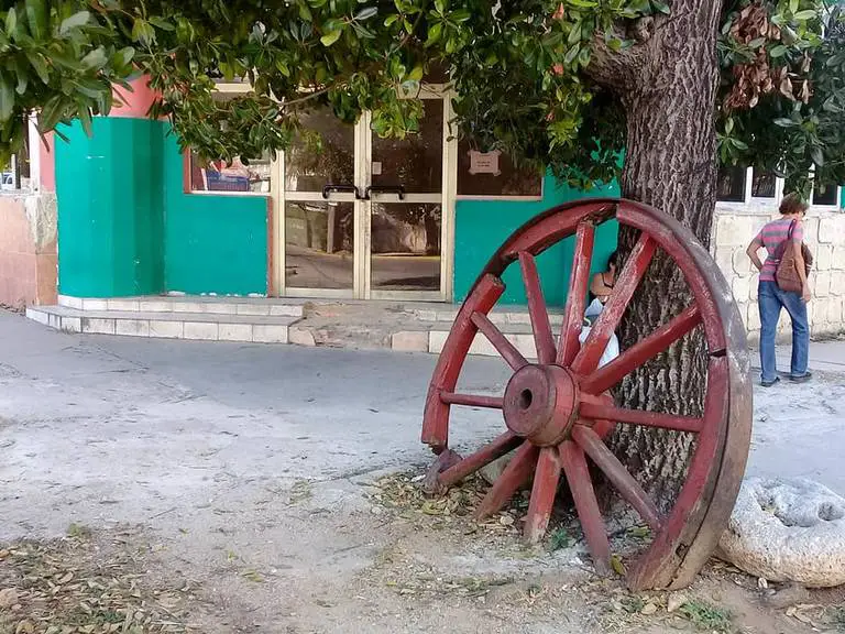 La Carreta, uno de los restaurantes más populares del Vedado, se encuentra en ruina total