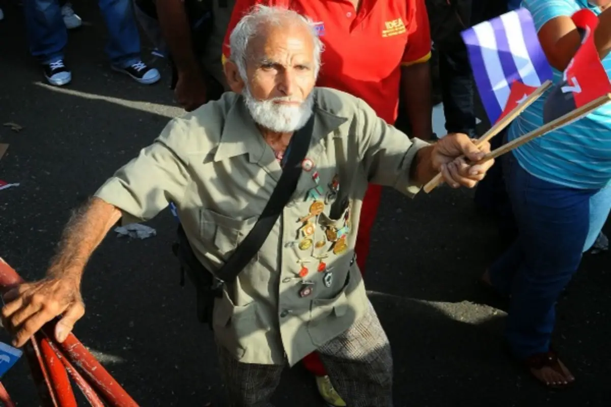 Leandro, un viejo revolucionario que lleva el comunismo en la sangre en tiempos de internet