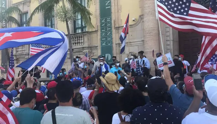 Cubanos celebran el 4 de Julio en Miami y aprovechan para mostrar su apoyo a Trump