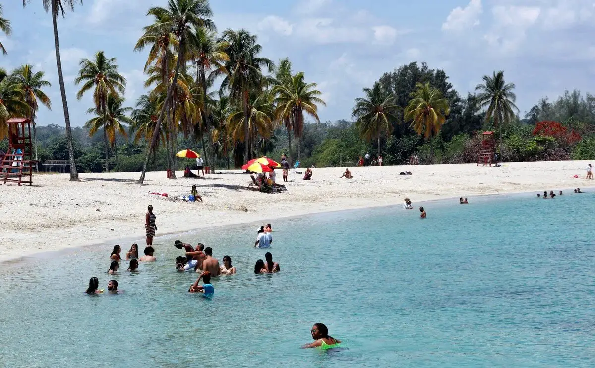 Pa la playa!! En La Habana el verano es más fuerte que el coronavirus